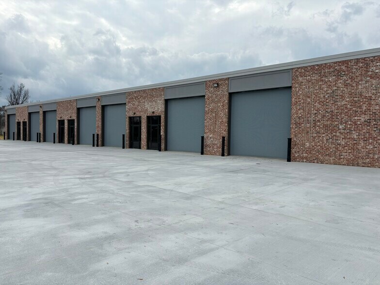 More Photos Of 230 Casey's Ln, Flowood Light Distribution For Lease