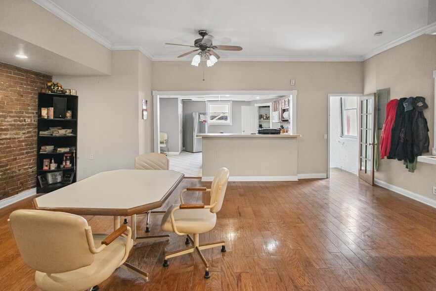 More Photos Of 314 State St, Alton Restaurant For Sale