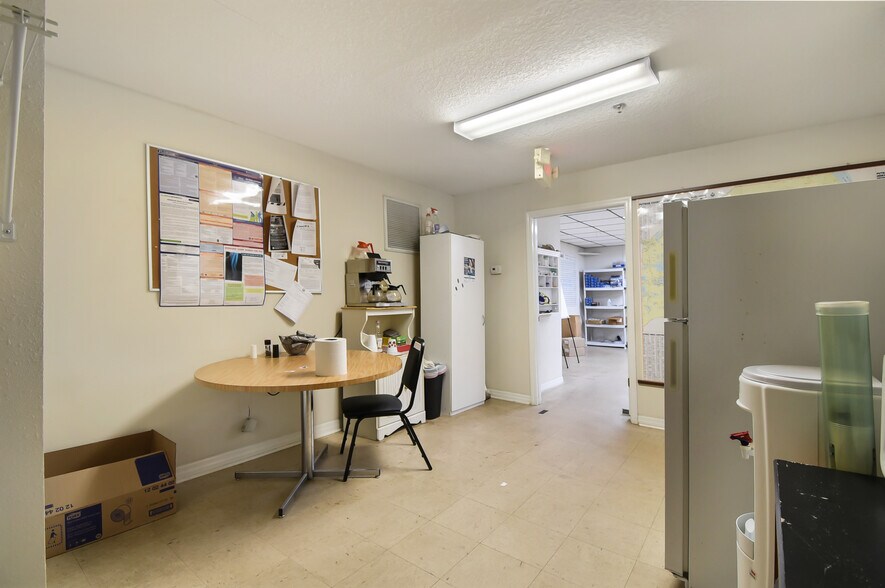 More Photos Of 1761 Dobbs Rd, Saint Augustine Warehouse For Lease