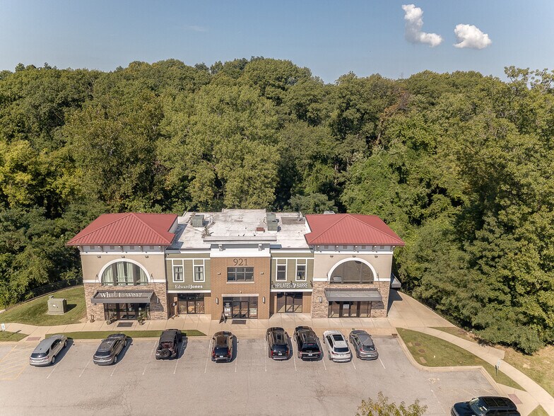 More Photos Of 921 S Arbor Vitae, Edwardsville Freestanding For Sale