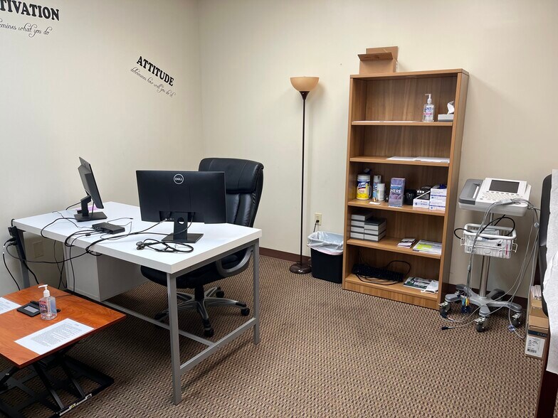 More Photos Of 87 Conservatory Dr, Barberton Medical For Sale