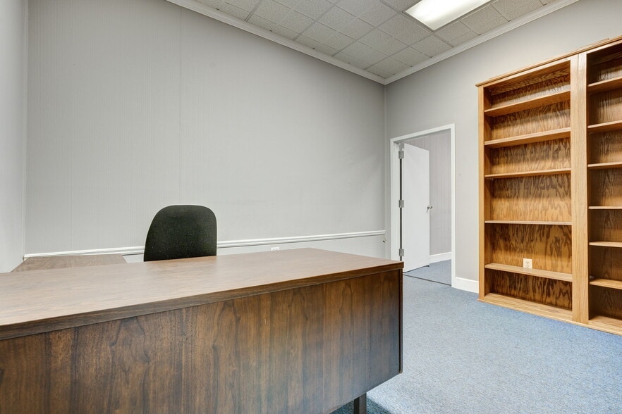 More Photos Of 1820 3rd Ave N, Bessemer Office For Sale