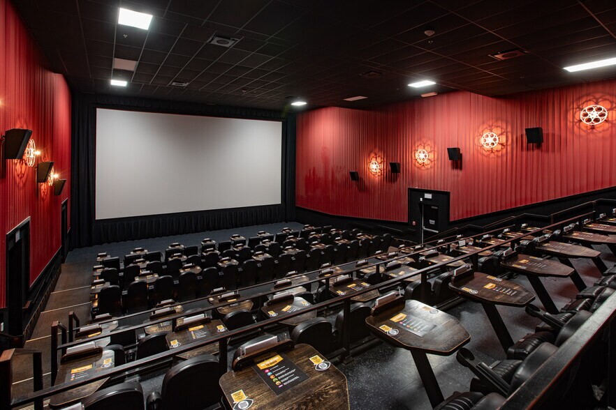 More Photos Of 7601 S Staples St, Corpus Christi Theater Concert Hall For Sale