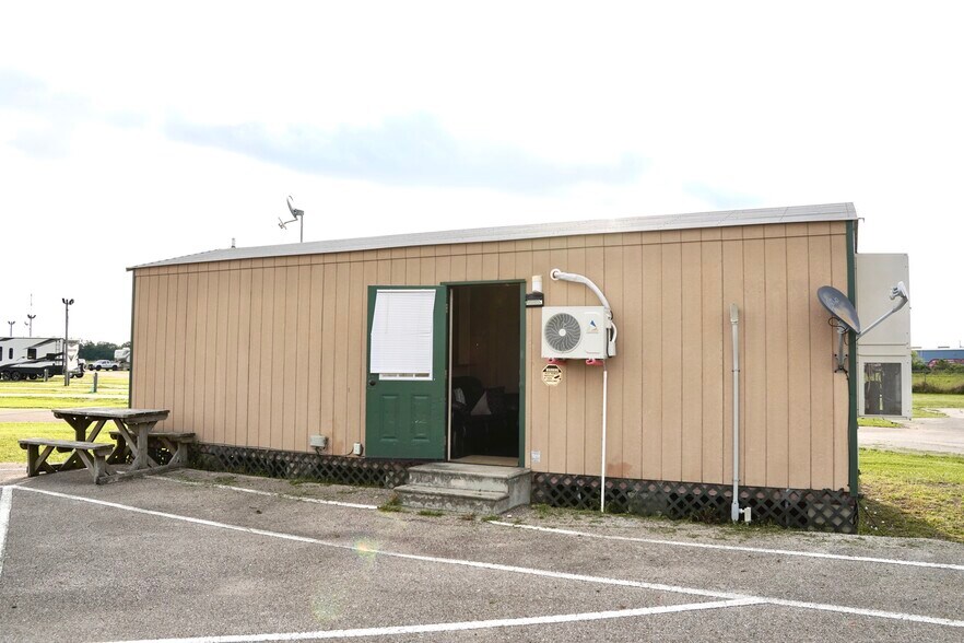 More Photos Of 24313 County Rd 46, Angleton Trailer Camper Park For Sale