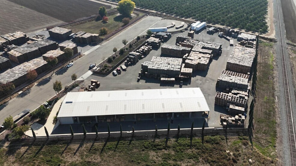 More Photos Of 2161 L St, Newman Industrial For Sale