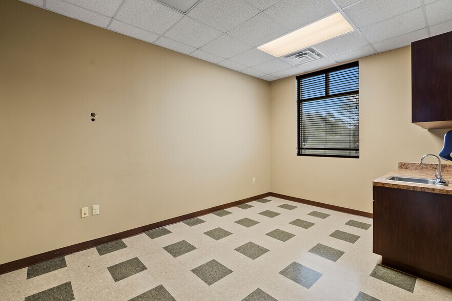 More Photos Of 3115 College Park Dr, Conroe Medical For Lease