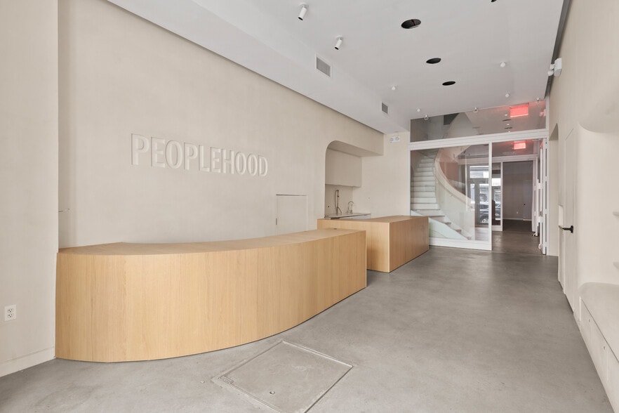 More Photos Of 109 W 17th St, New York Storefront Retail Office For Lease