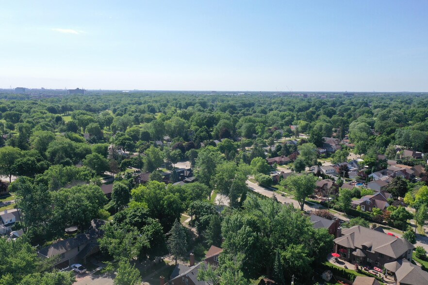 More Photos Of 22146 Ford Rd, Dearborn Heights Office For Sale