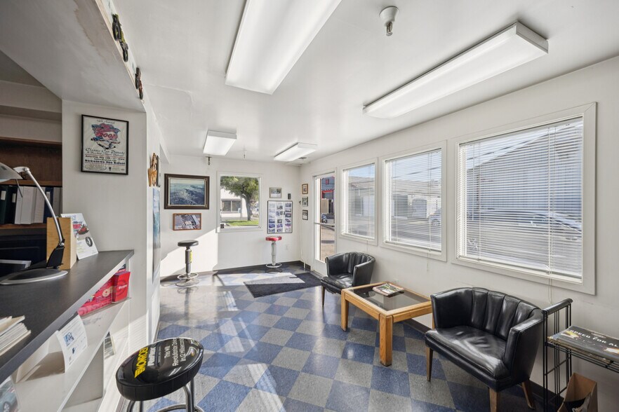 More Photos Of 25 Market St, San Rafael Service For Sale