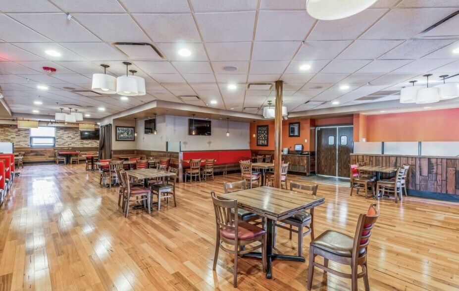 More Photos Of 241 S Milwaukee Ave, Wheeling Freestanding For Sale