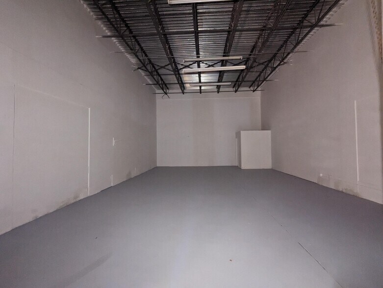 More Photos Of 845 Pop Tilton Pl, Jensen Beach Warehouse For Lease