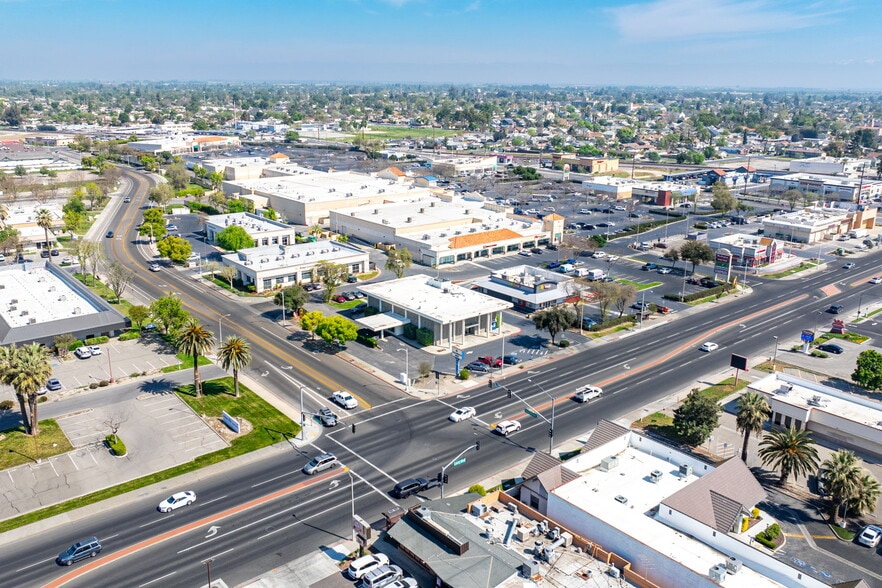 More Photos Of 890 W Lacey Blvd, Hanford Bank For Sale
