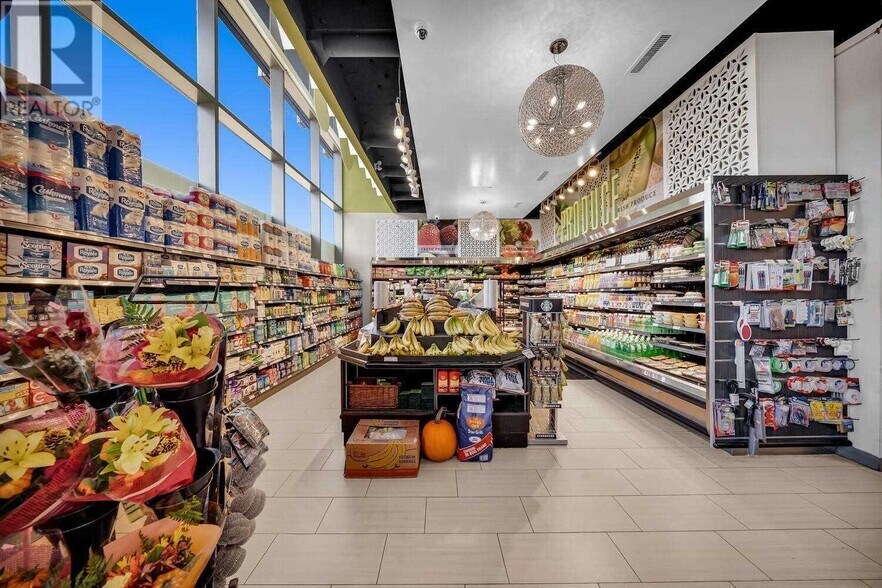 More Photos Of 4033 Hurontario St, Mississauga Storefront For Sale