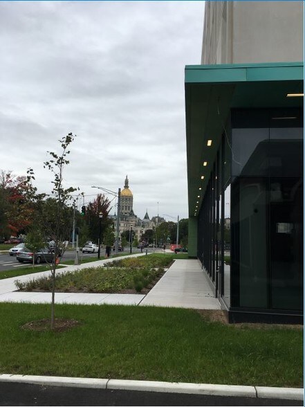 More Photos Of 315 Buckingham St, Hartford Parking Garage For Lease