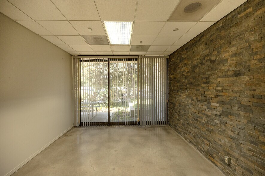 More Photos Of 241 Lombard St, Thousand Oaks Loft Creative Space For Lease