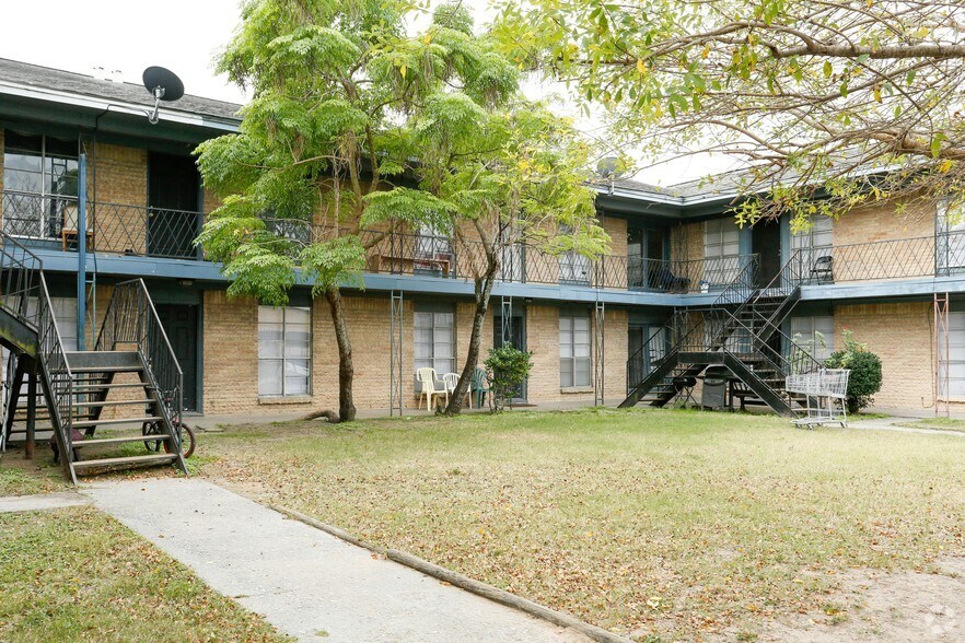 More Photos Of 801 S Allen Genoa Rd, South Houston Apartments For Sale