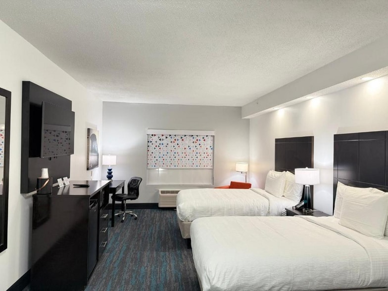 More Photos Of 151 Cracker Barrel Dr, Crestview Hotel For Sale