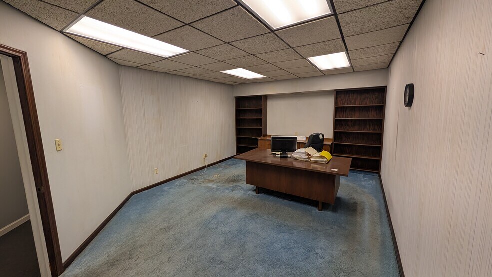 More Photos Of 11 W National Ave, Brazil Office For Sale