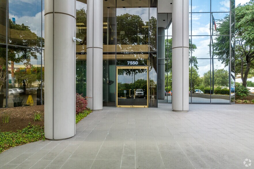 More Photos Of 7550 W Interstate 10, San Antonio Office For Lease