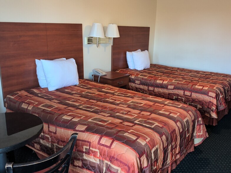 More Photos Of 2009 W Reelfoot Ave, Union City Hotel For Sale