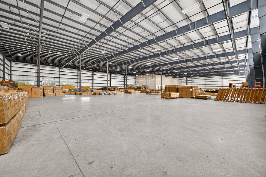 More Photos Of 15135 Bellaire Blvd, Houston Warehouse For Lease