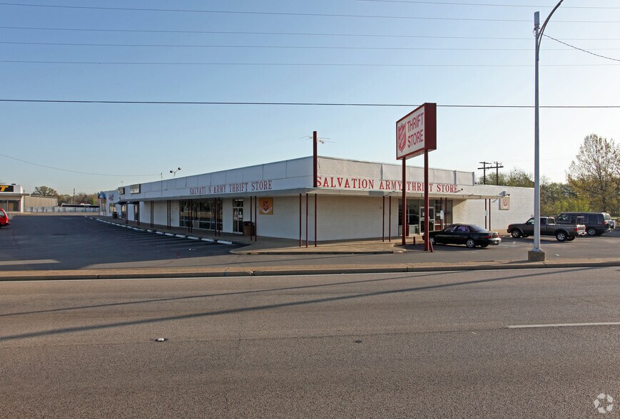 More Photos Of 1015 E Irving Blvd, Irving Unknown For Lease