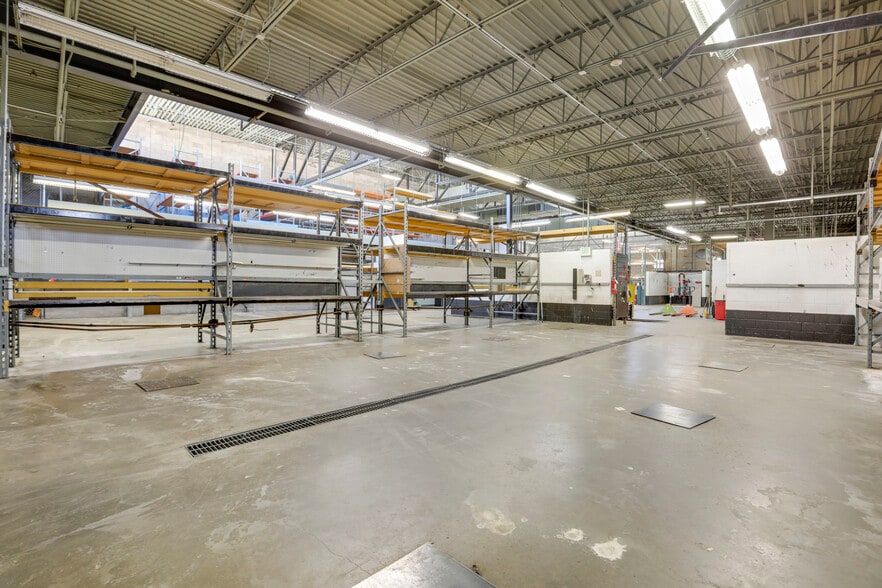 More Photos Of 2885 W County Line Rd, Littleton Auto Dealership For Sale