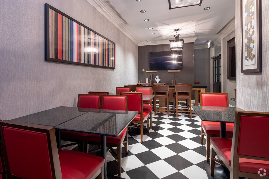 More Photos Of 640 N Wabash Ave, Chicago Hotel For Sale