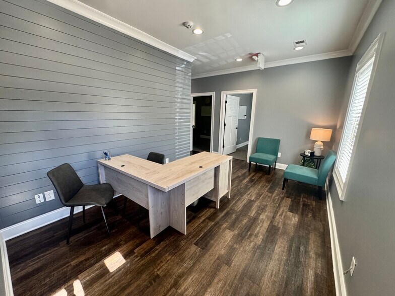 More Photos Of 8219 N Crossing Ct, Fortson Office For Lease