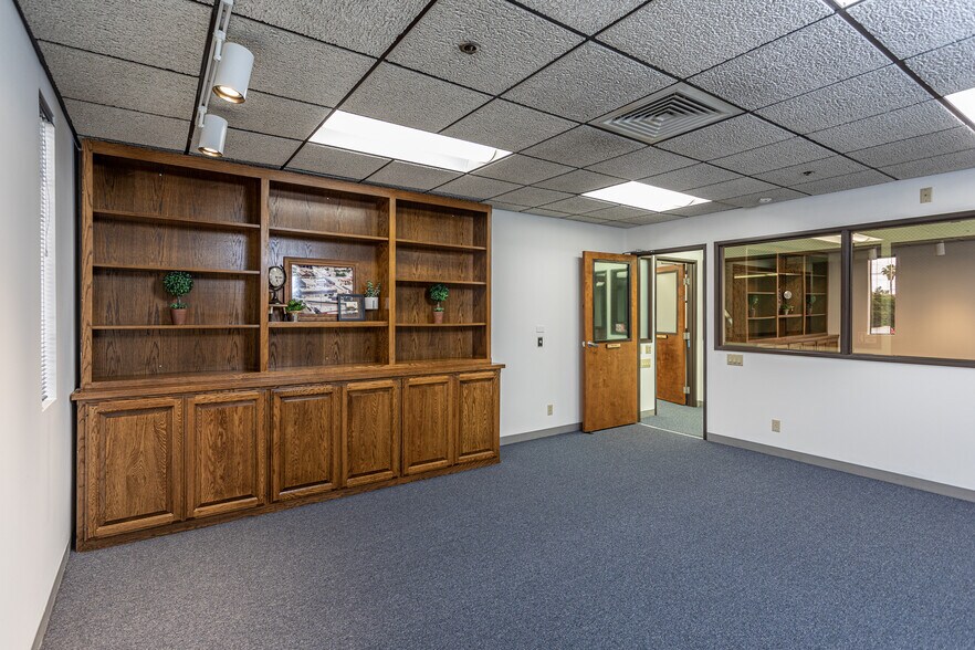 More Photos Of 132-142 W Verdugo Ave, Burbank Unknown For Lease