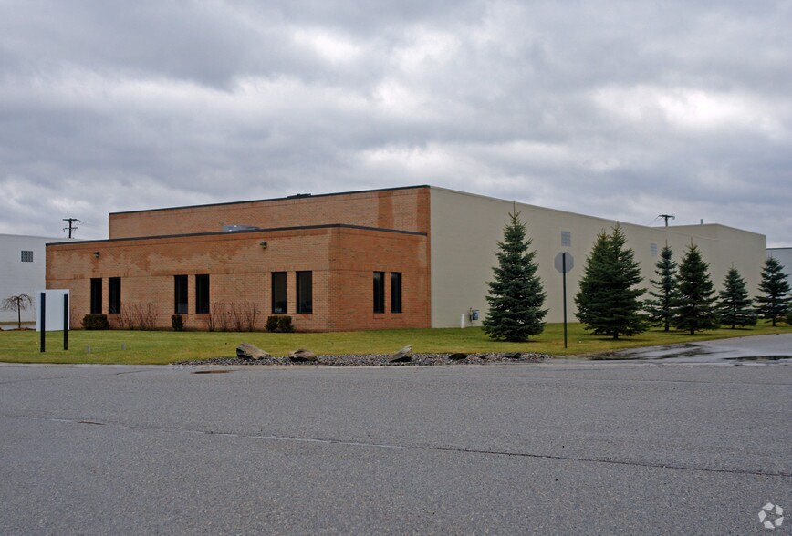 More Photos Of 151 McLean Dr, Romeo Warehouse For Lease