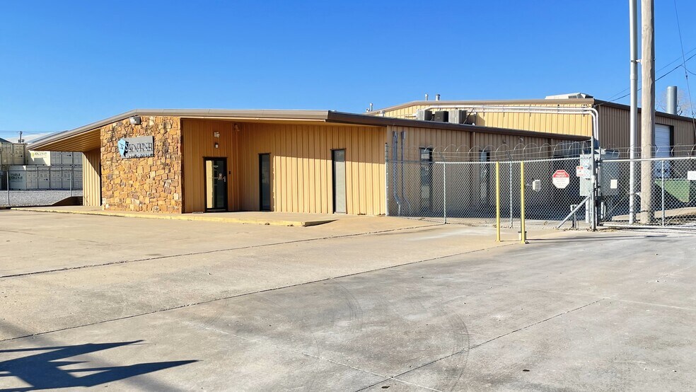 More Photos Of 7519 E Pine St, Tulsa Warehouse For Sale