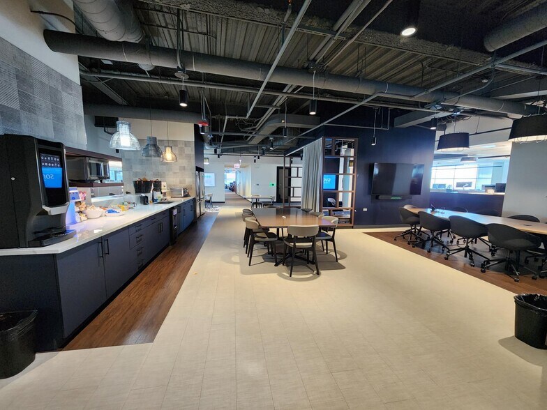 More Photos Of 750 N Commons Dr, Aurora Flex For Sale