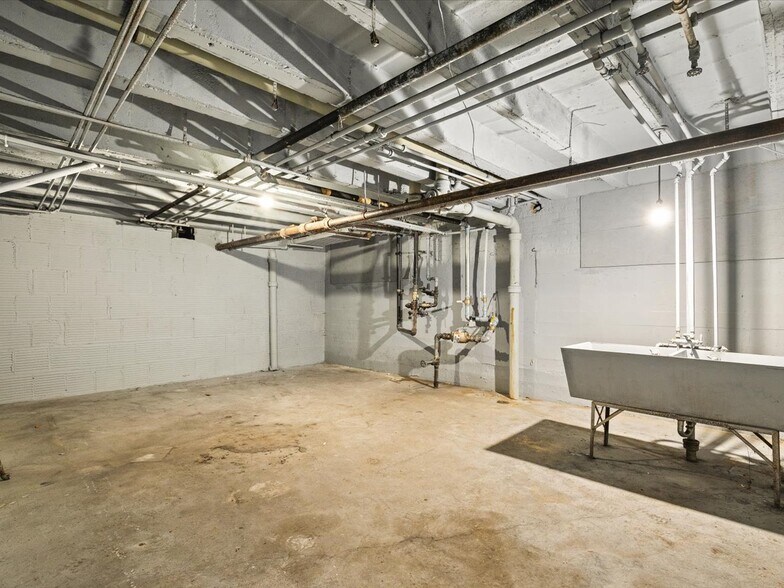 More Photos Of 204 S 6th St, Rockford Apartments For Sale