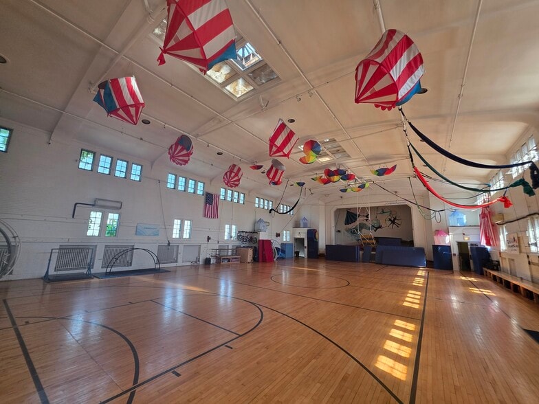 More Photos Of 1232 W Thorndale Ave, Chicago Schools For Sale