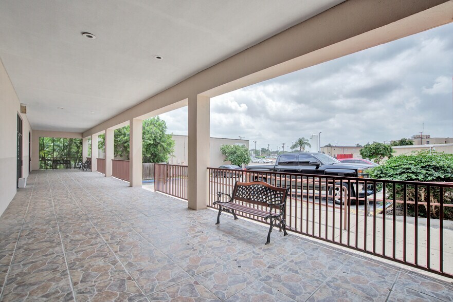 More Photos Of 864 Central Blvd, Brownsville Medical For Sale