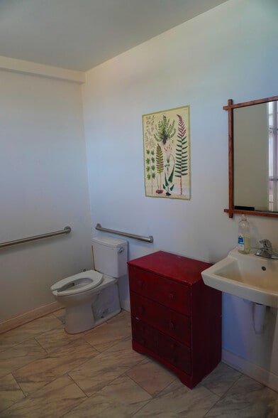 More Photos Of 303 W Harden St, Graham General Retail For Lease