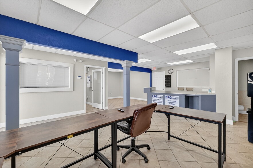 More Photos Of 1033 Hooks St, Clermont Industrial For Lease