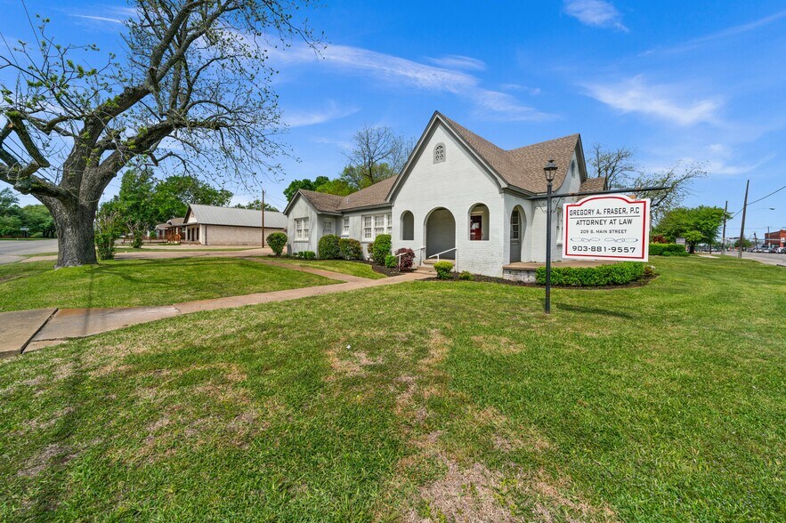 More Photos Of 209 S Main St, Lindale Loft Creative Space For Lease