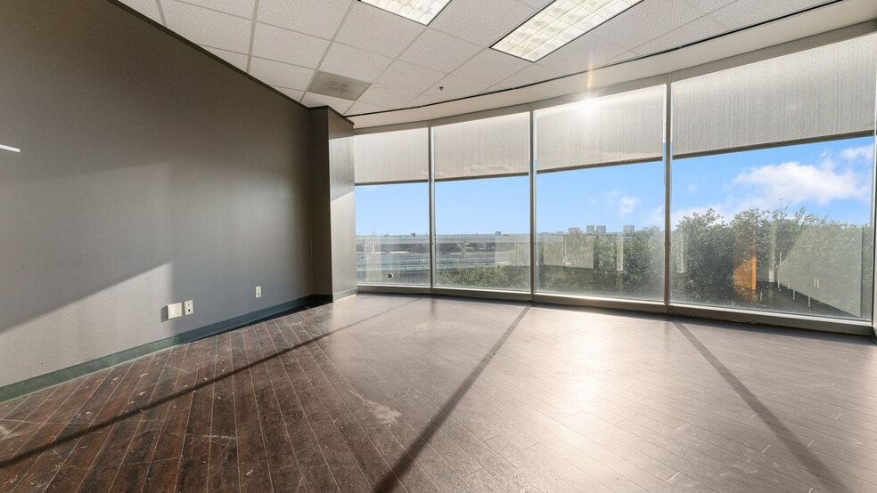 More Photos Of 9101 Lyndon B Johnson Fwy, Dallas Office For Lease