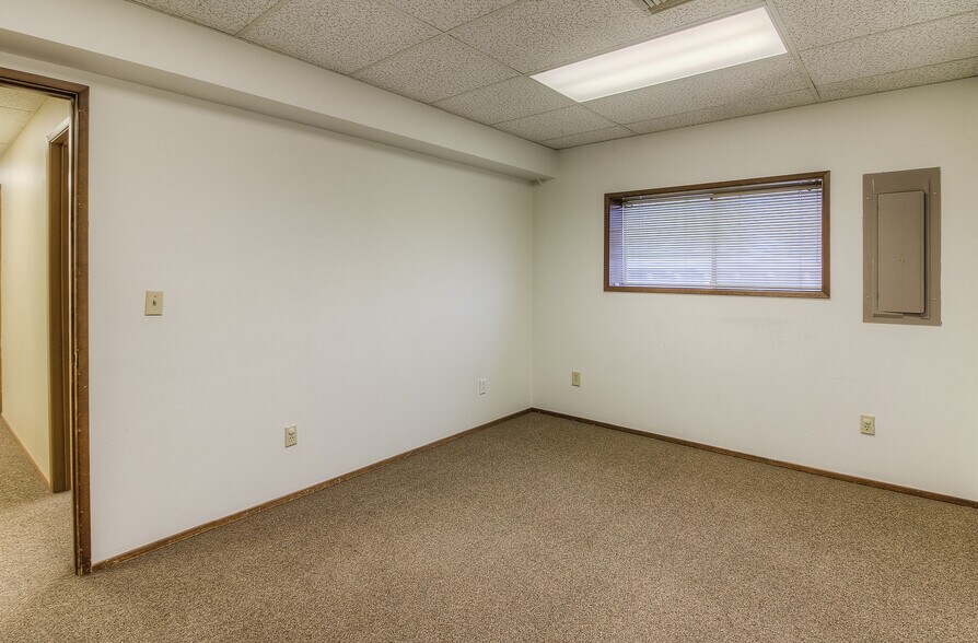 More Photos Of 2201 E Edison Rd, Sunnyside Office For Sale
