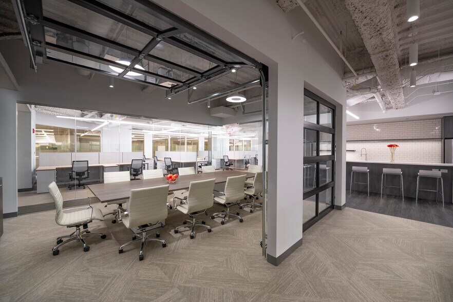 More Photos Of 225 W Washington St, Chicago Office For Lease