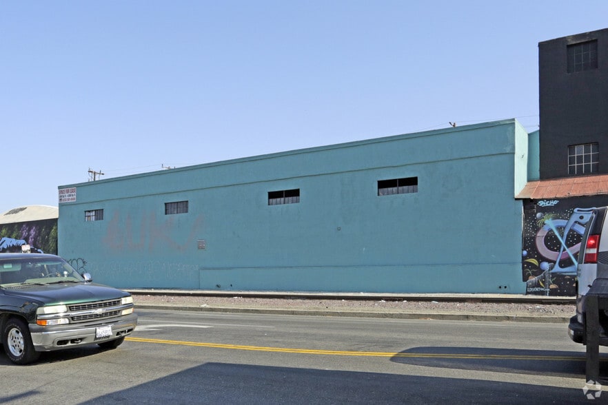 More Photos Of 314 W 58th St, Los Angeles Warehouse For Lease