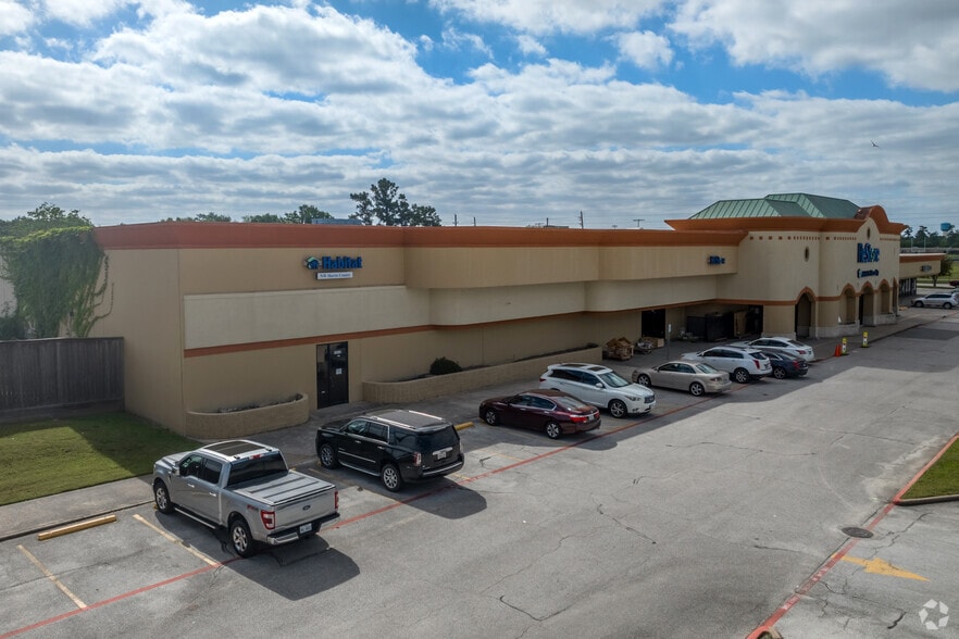 More Photos Of 13300-13384 Jones, Houston Unknown For Lease