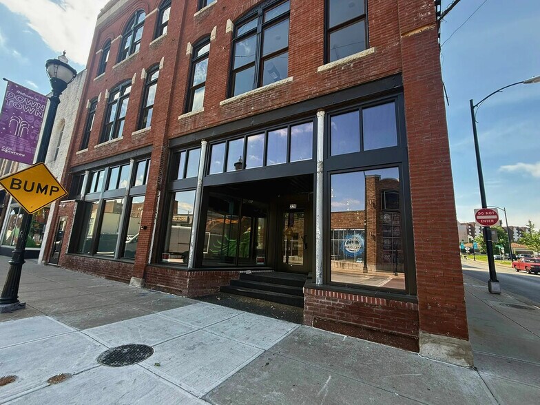 Primary Photo Of 320 W Walnut St, Springfield Apartments For Lease