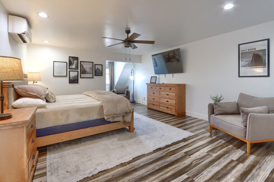 More Photos Of 49271 Golden Oak Loop, Oakhurst Hotel For Lease