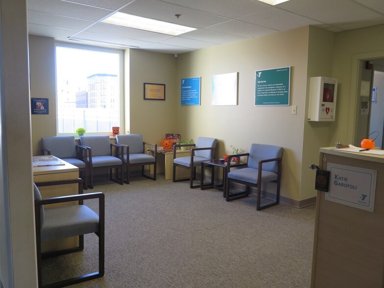 More Photos Of 101 Amesbury St, Lawrence Medical For Lease