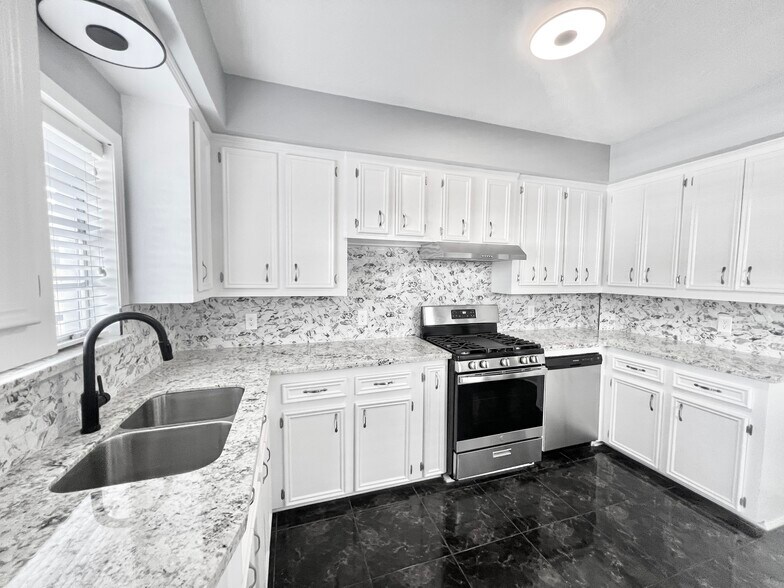 More Photos Of 741 E 9th St, Houston Office Residential For Lease