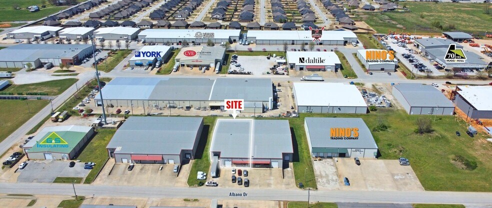 More Photos Of 413 Albano Dr, Springdale Warehouse For Lease