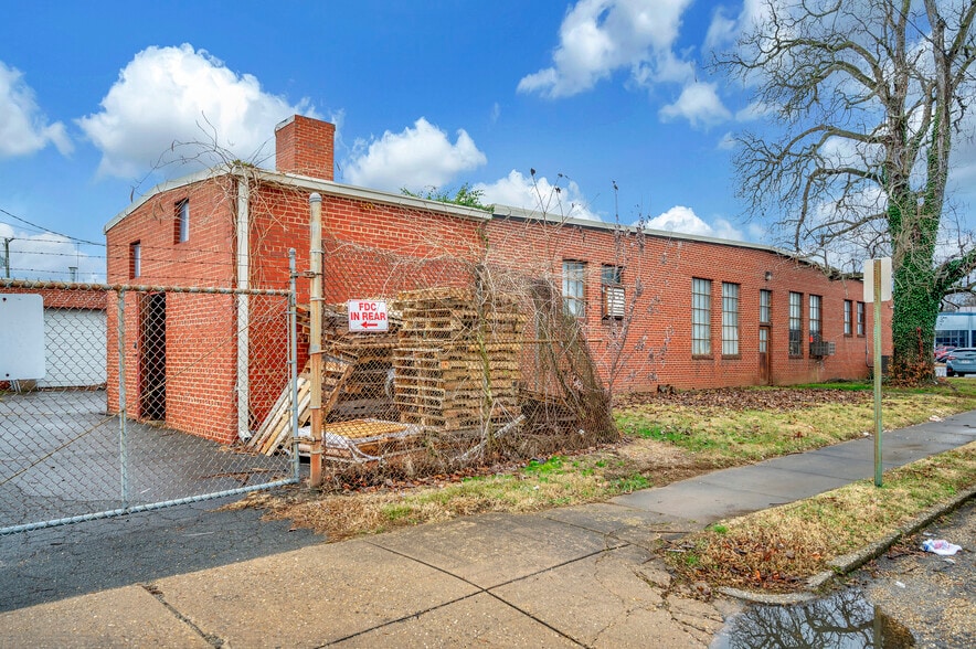 More Photos Of 400-410 Amaret St, Fredericksburg Auto Repair For Lease